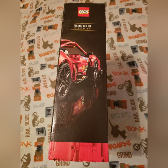 LEGO Technic Ferrari 488 GTE Racing Car - Picture 4 of 6